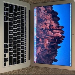 Apple MacBook Air 13.3" (128GB SSD, Intel Core i5 5th Gen., 1,80GHz, 8GB RAM)...